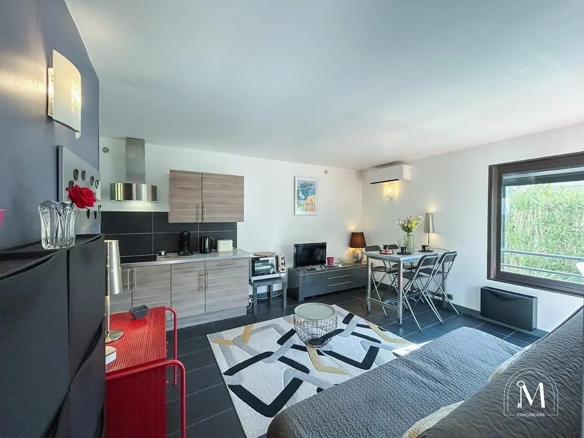 Rez-De-Jardin A 1Km Du Centre-Ville De Six-Fours Six-Fours-les-Plages 0*,  France