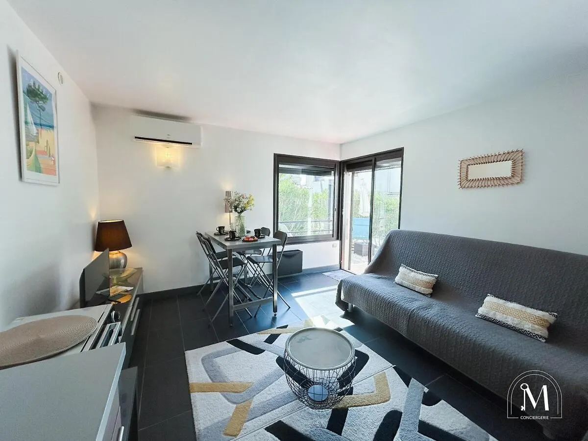 Rez-De-Jardin A 1Km Du Centre-Ville De Six-Fours Six-Fours-les-Plages 0*,  France